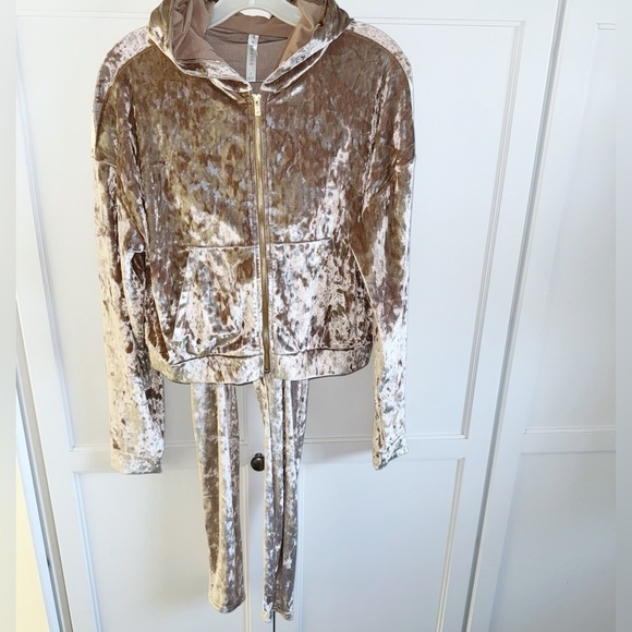 New! Fabletics 3-piece Set Crushed Velour Zip Up Hoodie/Legging/Bra-Top Sz Small - Picture 2 of 16